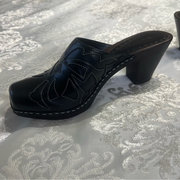 Gianni Bini “Saddle” Black Leather Western Style Mules Size 7.5-run small size 7 - Picture 7 of 11